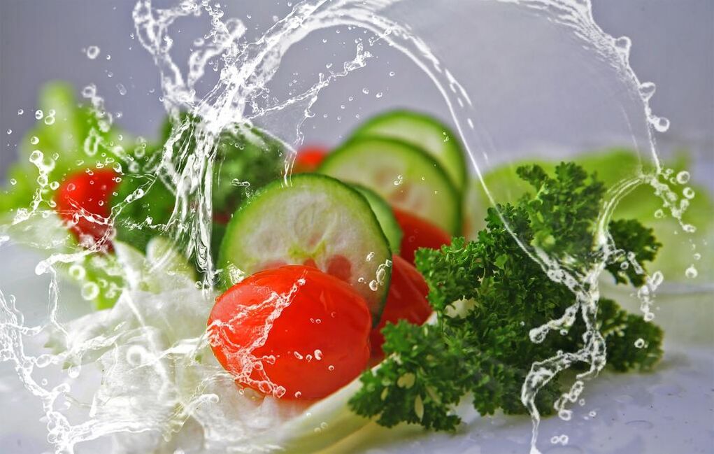 Здрава храна и вода су важни елементи потребни за губитак тежине