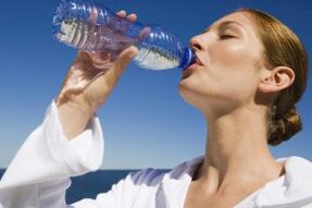 пијење воде на лењој дијети